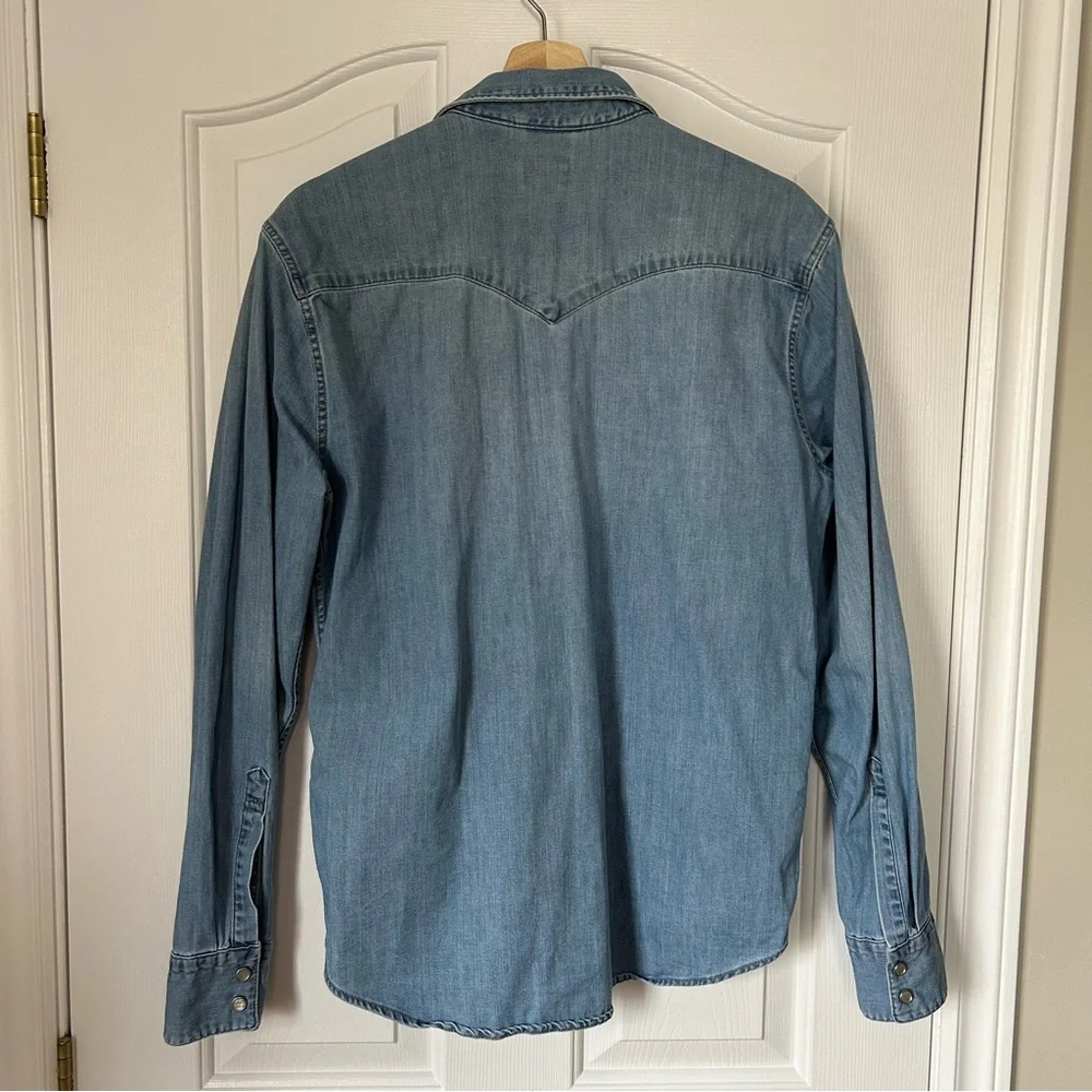 Levi’s Iconic Western Denim Shirt - Picture 7 of 10